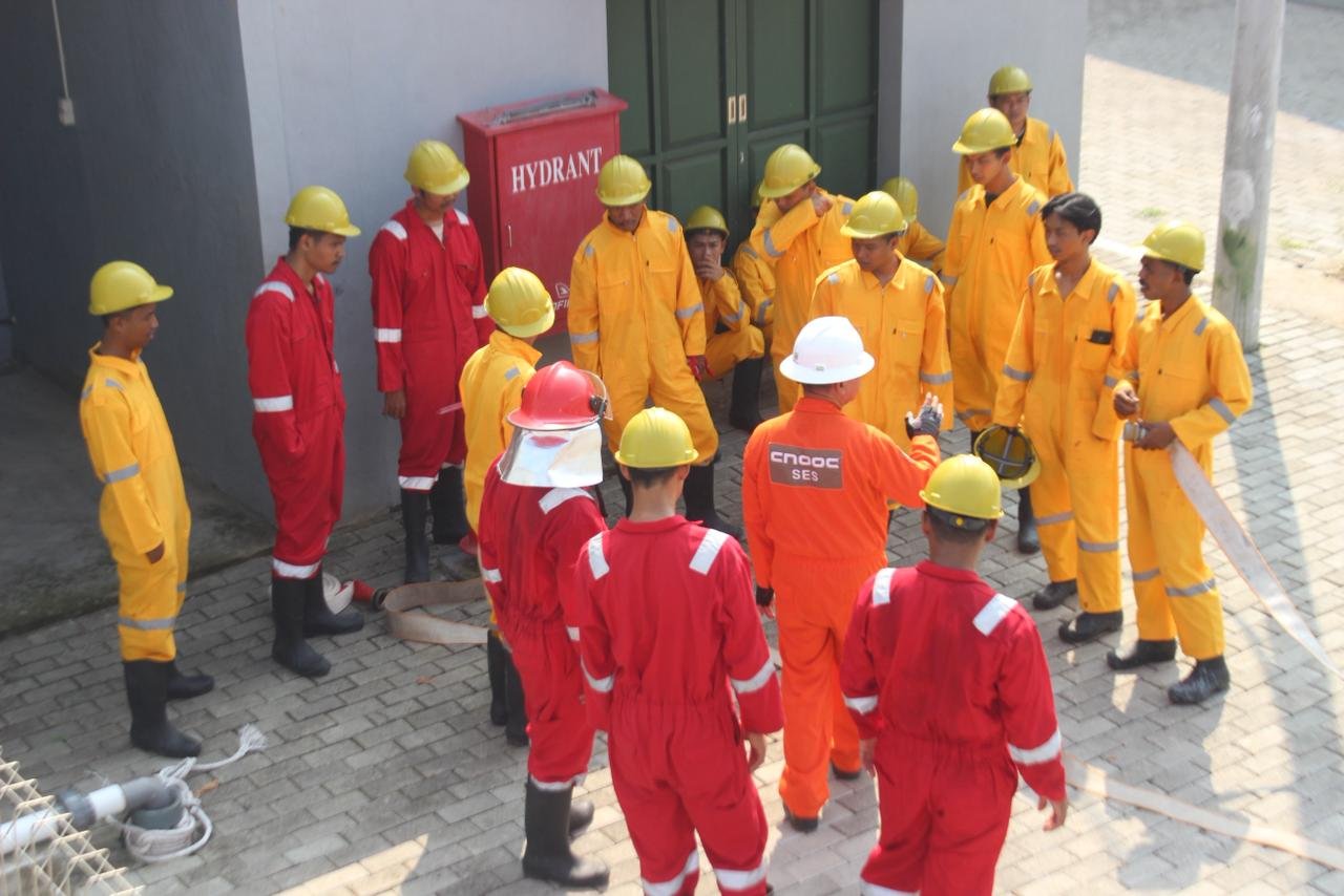 Praktik di Kolam Renang